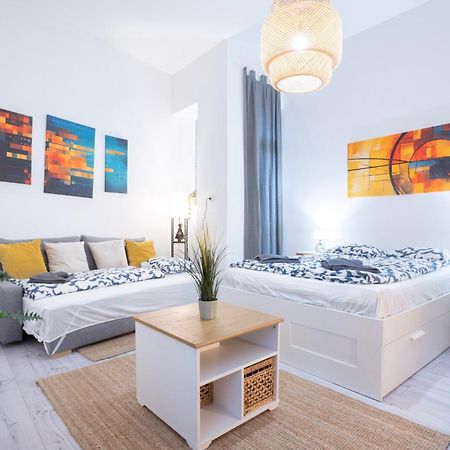 Studio In The Heart Of Party District Ka28 Budapest Luaran gambar